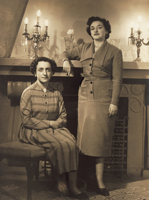 La Madre Trinidad junto a su hermana Emilia, poco después de haberse con-sagrado a Dios el día de la Inmaculada de 1946.